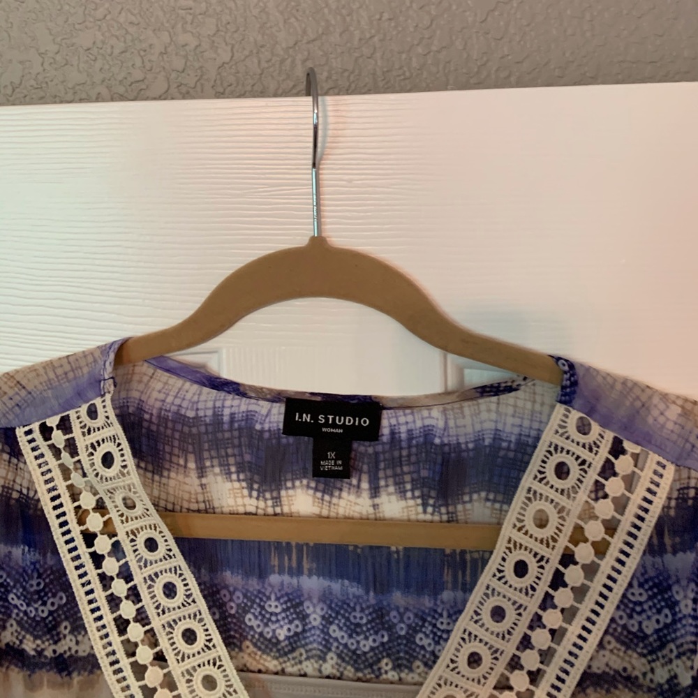 Blue and Tan Tunic with Lace Detail - Picture 4 of 4